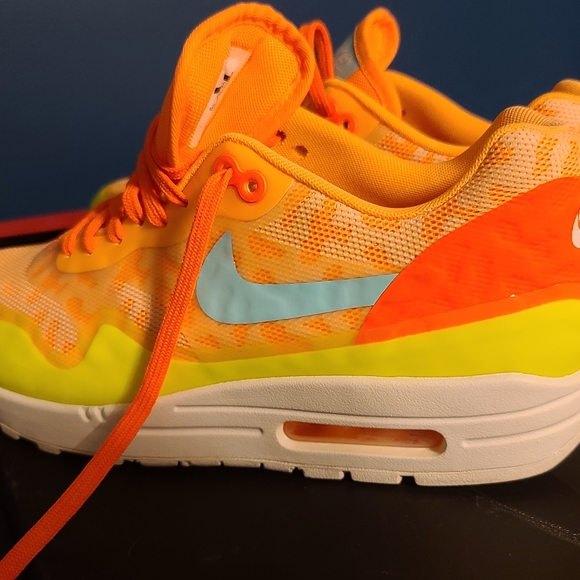 NIKE Air Max - Picture 2 of 4